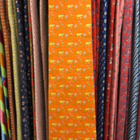 Ferragamo tie. Orange and yellow. Animals print. - Picture 3 of 7